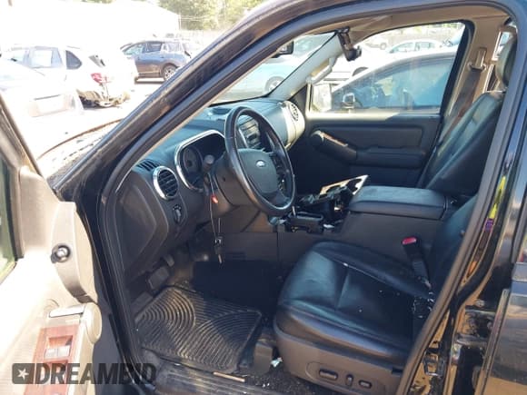 ✅ 2008 Ford Explorer Limited • VIN: 1FMEU75E18UA35900 • Lot: 42797724. Wystawiony na IAAI z przebiegiem 239 251 mil. Bezpłatny archiwum sprzedaży aukcyjnych z USA i szczegółowy raport historii pojazdu na DreamBid. Zdjęcie 5.