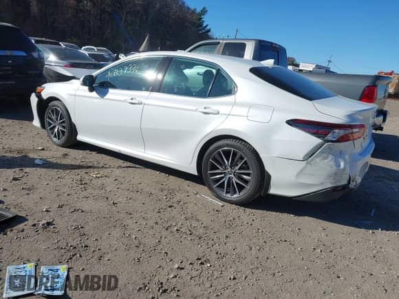 2022 Toyota Camry Hybrid XLE with VIN 4T1F31AK4NU599424, listed as a IAAI auction lot 40839336 with 68,918 mi miles and . Bid and sale history available at DreamBid. Image 3.