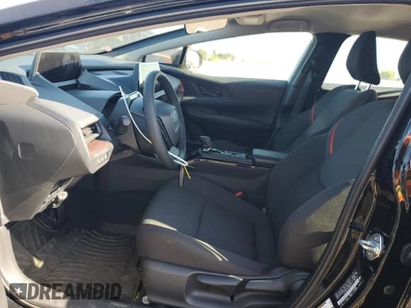 2025 Toyota Prius SE с VIN JTDACACU9S3049067, выставлен на аукционе Copart как лот 67230145 с пробегом 1 461 миль миль и Списание • Salvage title. История ставок и продаж доступна на DreamBid. Изображение 7.