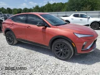 ✅ 2024 Buick Envista Sport Touring • VIN: KL47LBE21RB101636 • Lot: 61244834. Wystawiony na Copart z przebiegiem 8 917 mil. Bezpłatny archiwum sprzedaży aukcyjnych z USA i szczegółowy raport historii pojazdu na DreamBid. Zdjęcie 4.