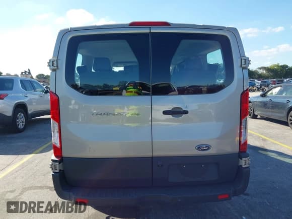 ✅ 2017 Ford Transit XL • VIN: 1FMZK1ZM4HKA41921 • Lot: 43757729. Wystawiony na IAAI z przebiegiem 96 713 mil. Bezpłatny archiwum sprzedaży aukcyjnych z USA i szczegółowy raport historii pojazdu na DreamBid. Zdjęcie 16.