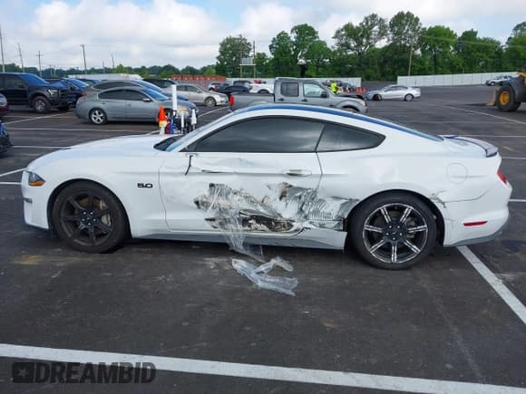 ✅ 2019 Ford Mustang GT • VIN: 1FA6P8CF6K5173649 • Lot: 42172829. Listed on IAAI with 85,346 mi. Free auction sales archive from the USA and detailed vehicle history report at DreamBid. Image 14.