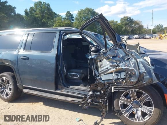 ✅ 2024 Jeep Wagoneer Series II • VIN: 1C4SJRBP9RS146130 • Lot: 43349875. Listed on IAAI with 30,607 mi. Free auction sales archive from the USA and detailed vehicle history report at DreamBid. Image 18.