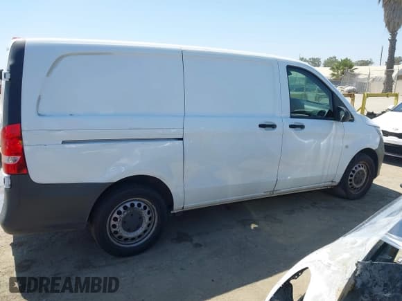 ✅ 2016 Mercedes-Benz Metris Cargo • VIN: WD3PG2EA8G3132823 • Lot: 42488973. Listed on IAAI with 130,728 mi. Free auction sales archive from the USA and detailed vehicle history report at DreamBid. Image 13.