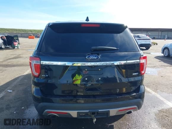 ✅ 2017 Ford Explorer XLT • VIN: 1FM5K8DH4HGC32632 • Lot: 41601020. Wystawiony na IAAI z przebiegiem 106 046 mil. Bezpłatny archiwum sprzedaży aukcyjnych z USA i szczegółowy raport historii pojazdu na DreamBid. Zdjęcie 16.