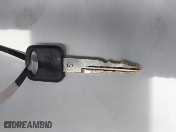 ✅ 1997 Ford Econoline Commercial • VIN: 1FDEE14L8VHC00307 • Lot: 42780824. Wystawiony na IAAI z przebiegiem 130 999 mil. Bezpłatny archiwum sprzedaży aukcyjnych z USA i szczegółowy raport historii pojazdu na DreamBid. Zdjęcie 11.