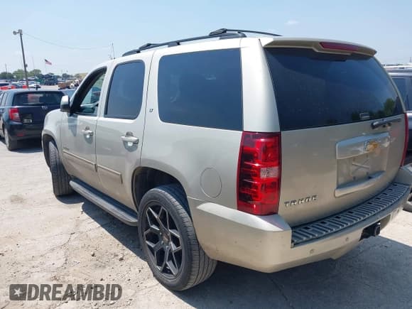 ✅ 2013 Chevrolet Tahoe LT • VIN: 1GNSCBE02DR341400 • Lot: 42925386. Wystawiony na IAAI z przebiegiem 242 739 mil. Bezpłatny archiwum sprzedaży aukcyjnych z USA i szczegółowy raport historii pojazdu na DreamBid. Zdjęcie 3.