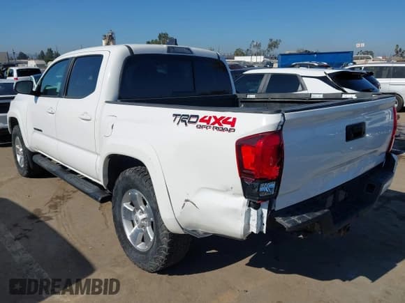 ✅ 2023 Toyota Tacoma SR • VIN: 3TMCZ5ANXPM644218 • Lot: 43034757. Wystawiony na IAAI z przebiegiem 28 294 mil. Bezpłatny archiwum sprzedaży aukcyjnych z USA i szczegółowy raport historii pojazdu na DreamBid. Zdjęcie 3.