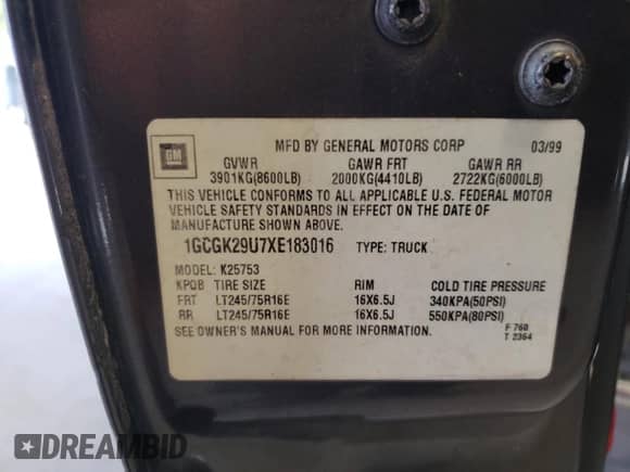 1999 Chevrolet Silverado 2500 LS z VIN 1GCGK29U7XE183016, wystawiony jako Copart lot #54603234 z przebiegiem 198 885 mil mil oraz Szkoda całkowita • Salvage title. Historia ofert i sprzedaży dostępna na DreamBid. Obrazek 12.