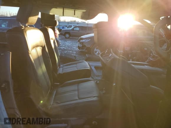 ✅ 2023 Jeep Wagoneer Series III • VIN: 1C4SJSDP6PS503197 • Lot: 41888325. Wystawiony na Copart z przebiegiem 8 669 mil. Bezpłatny archiwum sprzedaży aukcyjnych z USA i szczegółowy raport historii pojazdu na DreamBid. Zdjęcie 11.