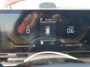 ✅ 2025 Kia Carnival LXS • VIN: KNDNB5K39S6462092 • Lot: 64713465. Wystawiony na Copart z przebiegiem 8 460 mil. Bezpłatny archiwum sprzedaży aukcyjnych z USA i szczegółowy raport historii pojazdu na DreamBid. Zdjęcie 9.