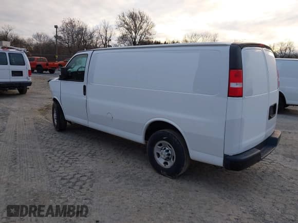 ✅ 2020 Chevrolet Express Cargo • VIN: 1GCWGAFP4L1272310 • Lot: 43807753. Listed on IAAI with 107,016 mi. Free auction sales archive from the USA and detailed vehicle history report at DreamBid. Image 3.