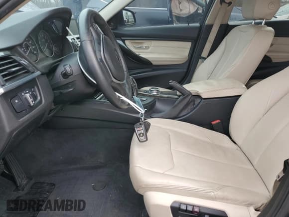 ✅ 2015 BMW 3 Series 335i • VIN: WBA3A9G5XFNS66408 • Lot: 46720735. Wystawiony na Copart z przebiegiem 90 212 mil. Bezpłatny archiwum sprzedaży aukcyjnych z USA i szczegółowy raport historii pojazdu na DreamBid. Zdjęcie 7.