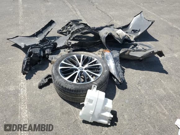 ✅ 2019 Toyota Camry LE • VIN: 4T1B11HK4KU197568 • Лот: 55860915. Опубликован ранее на Copart с пробегом 72 711 миль. Бесплатный доступ к архиву аукционных продаж из США и подробный отчёт об истории автомобиля на DreamBid. Изображение 12.