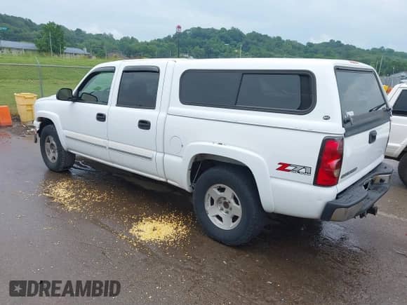 2006 Chevrolet Silverado 1500 LT1 with VIN 2GCEK13T161164835, listed as a IAAI auction lot 42415282 with 238,427 mi miles and . Bid and sale history available at DreamBid. Image 3.