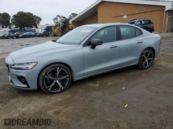 ✅ 2024 Volvo S60 Ultimate Dark Theme • VIN: 7JRL12TM8RG280499 • Lot: 43147335. Wystawiony na Copart z przebiegiem 27 856 mil. Bezpłatny archiwum sprzedaży aukcyjnych z USA i szczegółowy raport historii pojazdu na DreamBid. Zdjęcie 1.