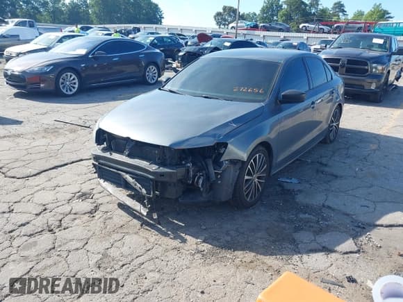 ✅ 2016 Volkswagen Jetta Sport • VIN: 3VWB17AJ2GM272656 • Lot: 42649699. Wystawiony na IAAI z przebiegiem 108 000 mil. Bezpłatny archiwum sprzedaży aukcyjnych z USA i szczegółowy raport historii pojazdu na DreamBid. Zdjęcie 19.