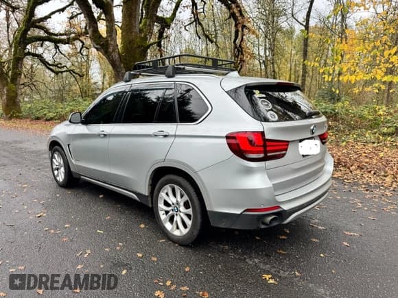 ✅ 2015 BMW X5 xDrive35i • VIN: 5UXKR0C56F0P09402 • Lot: 93360155. Wystawiony na Copart z przebiegiem 180 095 mil. Bezpłatny archiwum sprzedaży aukcyjnych z USA i szczegółowy raport historii pojazdu na DreamBid. Zdjęcie 3.