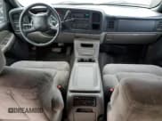 ✅ 2001 Chevrolet Suburban LS • VIN: 3GNFK16TX1G212288 • Лот: 43882585. Опубликован ранее на Copart с пробегом 312 730 миль. Бесплатный доступ к архиву аукционных продаж из США и подробный отчёт об истории автомобиля на DreamBid. Изображение 8.