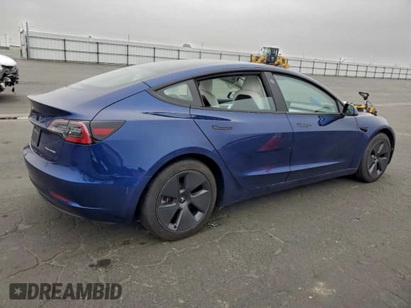 ✅ 2022 Tesla Model 3 Long Range • VIN: 5YJ3E1EB8NF137498 • Lot: 95548525. Wystawiony na Copart z przebiegiem 42 850 mil. Bezpłatny archiwum sprzedaży aukcyjnych z USA i szczegółowy raport historii pojazdu na DreamBid. Zdjęcie 3.