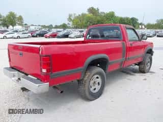 1996 Dodge Dakota z VIN 1B7GG26X1TS533719, wystawiony jako IAAI lot #43149806 z przebiegiem 197 930 mil mil oraz . Historia ofert i sprzedaży dostępna na DreamBid. Obrazek 3.