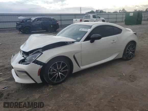 ✅ 2024 Toyota 86 • VIN: JF1ZNBB11R9755697 • Lot: 86175734. Listed on Copart with 10,370 mi. Free auction sales archive from the USA and detailed vehicle history report at DreamBid. Image 1.