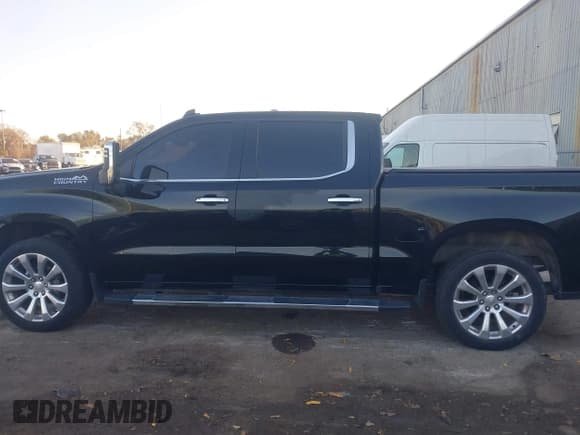 ✅ 2020 Chevrolet Silverado 1500 High Country • VIN: 3GCUYHEL9LG204193 • Lot: 43716850. Listed on IAAI with 112,797 mi. Free auction sales archive from the USA and detailed vehicle history report at DreamBid. Image 15.