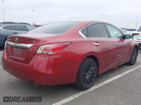 ✅ 2015 Nissan Altima SV • VIN: 1N4AL3AP4FC473082 • Лот: 43672712. Опубликован ранее на IAAI с пробегом 152 980 миль. Бесплатный доступ к архиву аукционных продаж из США и подробный отчёт об истории автомобиля на DreamBid. Изображение 4.