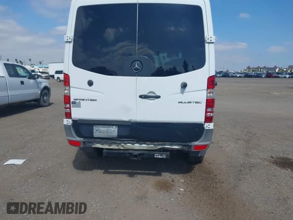✅ 2015 Mercedes-Benz Sprinter Crew • VIN: WD4PE7DC1F5963522 • Lot: 43270173. Wystawiony na IAAI z przebiegiem 163 436 mil. Bezpłatny archiwum sprzedaży aukcyjnych z USA i szczegółowy raport historii pojazdu na DreamBid. Zdjęcie 6.