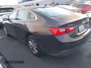 2016 Chevrolet Malibu LT z VIN 1G1ZE5ST1GF211995, wystawiony jako IAAI lot #43454082 z przebiegiem 85 059 mil mil oraz . Historia ofert i sprzedaży dostępna na DreamBid. Obrazek 3.