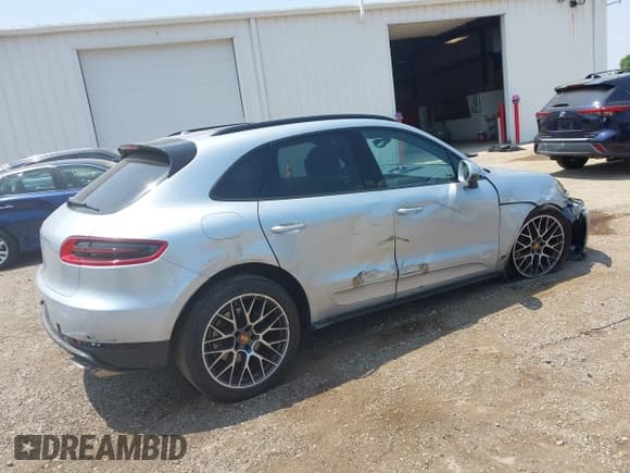 ✅ 2018 Porsche Macan • VIN: WP1AA2A53JLB03015 • Lot: 42519775. Listed on IAAI with 21,487 mi. Free auction sales archive from the USA and detailed vehicle history report at DreamBid. Image 4.