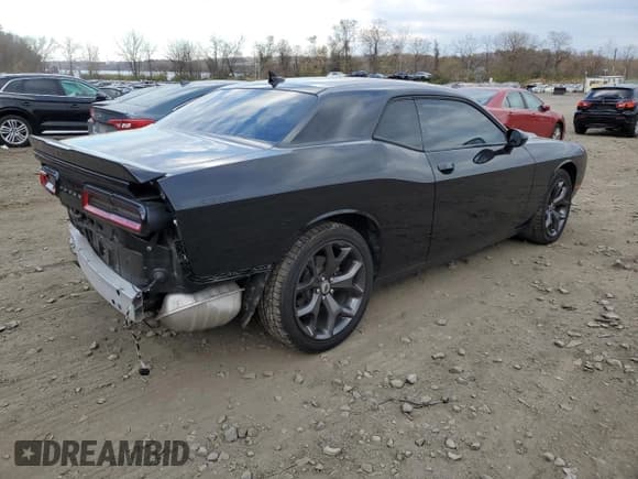 ✅ 2018 Dodge Challenger SXT Plus • VIN: 2C3CDZAG8JH271018 • Lot: 75694713. Wystawiony na Copart z przebiegiem 33 981 mil. Bezpłatny archiwum sprzedaży aukcyjnych z USA i szczegółowy raport historii pojazdu na DreamBid. Zdjęcie 3.