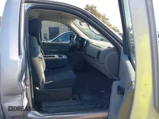 ✅ 2013 Chevrolet Silverado 1500 Work Truck • VIN: 1GCNCPEA7DZ120788 • Lot: 43208831. Wystawiony na IAAI z przebiegiem 142 849 mil. Bezpłatny archiwum sprzedaży aukcyjnych z USA i szczegółowy raport historii pojazdu na DreamBid. Zdjęcie 5.