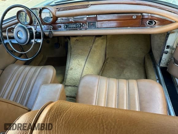 ✅ 1965 Mercedes-Benz 220 • VIN: 11102112057830 • Lot: 86548765. Wystawiony na Copart z przebiegiem 34 605 mil. Bezpłatny archiwum sprzedaży aukcyjnych z USA i szczegółowy raport historii pojazdu na DreamBid. Zdjęcie 9.