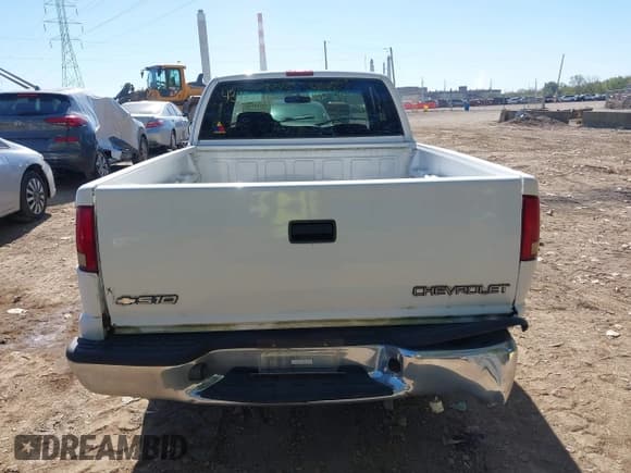 ✅ 2002 Chevrolet S-10 LS • VIN: 1GCCS19W228243706 • Lot: 43424148. Listed on IAAI with 92,266 mi. Free auction sales archive from the USA and detailed vehicle history report at DreamBid. Image 16.