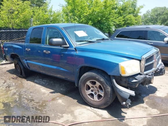 ✅ 2005 Dodge Dakota SLT • VIN: 1D7HW48N25S112499 • Lot: 42434700. Listed on IAAI with 216,817 mi. Free auction sales archive from the USA and detailed vehicle history report at DreamBid. Image 1.