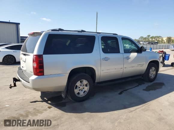 2010 Chevrolet Suburban LT z VIN 1GNUKJE36AR231624, wystawiony jako Copart lot #84595965 z przebiegiem 318 317 mil mil oraz Szkoda całkowita • Salvage title. Historia ofert i sprzedaży dostępna na DreamBid. Obrazek 3.