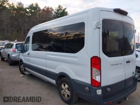 ✅ 2018 Ford Transit Passenger XL • VIN: 1FBAX2CM3JKA79877 • Lot: 43676273. Wystawiony na IAAI z przebiegiem 96 733 mil. Bezpłatny archiwum sprzedaży aukcyjnych z USA i szczegółowy raport historii pojazdu na DreamBid. Zdjęcie 3.