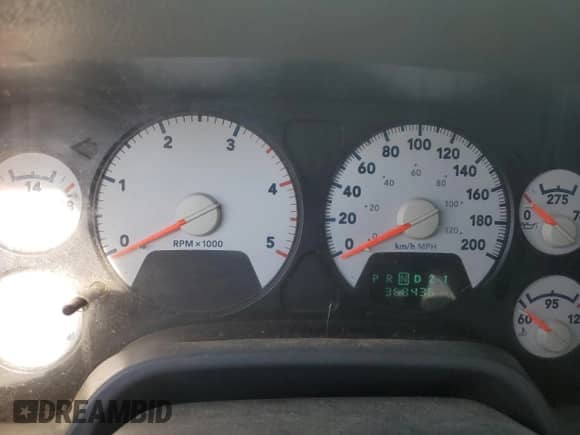 2006 Dodge 3500 Laramie z VIN 3D7LX39C16G170806, wystawiony jako Copart lot #51238065 z przebiegiem 368 436 mil mil oraz Czysty tytuł • Clean title. Historia ofert i sprzedaży dostępna na DreamBid. Obrazek 9.