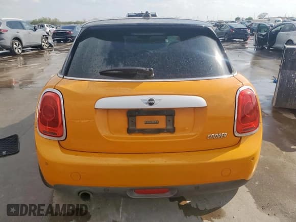 ✅ 2015 MINI Hardtop 4 Door • VIN: WMWXS5C55FT833827 • Lot: 50588915. Wystawiony na Copart z przebiegiem 64 949 mil. Bezpłatny archiwum sprzedaży aukcyjnych z USA i szczegółowy raport historii pojazdu na DreamBid. Zdjęcie 6.