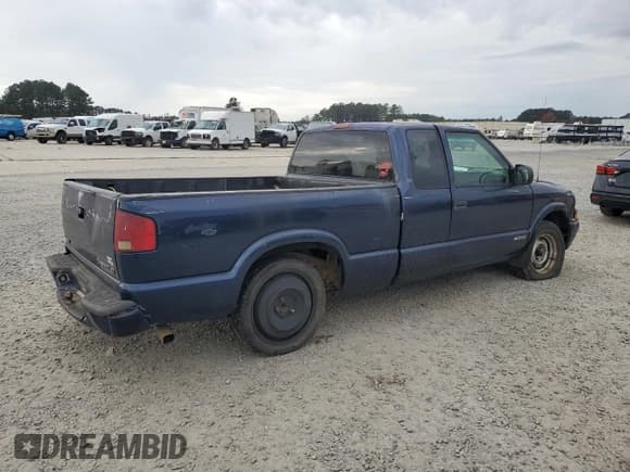 ✅ 2001 Chevrolet S-10 LS • VIN: 1GCCS19W418106801 • Лот: 81539934. Опубликован ранее на Copart с пробегом 277 217 миль. Бесплатный доступ к архиву аукционных продаж из США и подробный отчёт об истории автомобиля на DreamBid. Изображение 3.