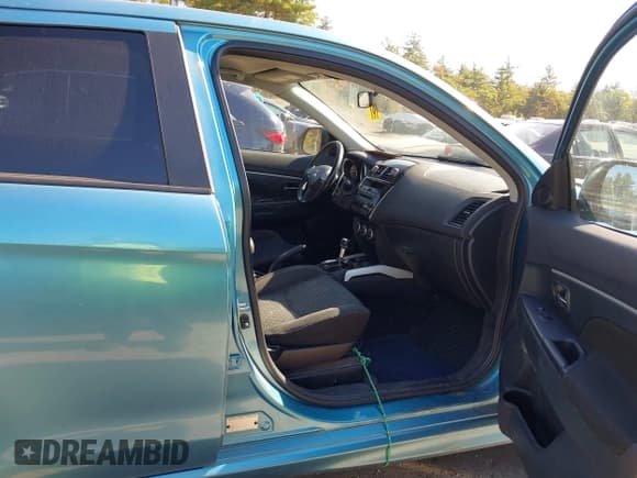 ✅ 2011 Mitsubishi Outlander SE • VIN: JA4AR4AU0BZ019448 • Lot: 43399629. Wystawiony na IAAI z przebiegiem 110 116 mil. Bezpłatny archiwum sprzedaży aukcyjnych z USA i szczegółowy raport historii pojazdu na DreamBid. Zdjęcie 5.