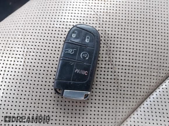 ✅ 2015 Jeep Grand Cherokee Limited • VIN: 1C4RJEBGXFC792614 • Lot: 43646750. Wystawiony na IAAI z przebiegiem 227 872 mil. Bezpłatny archiwum sprzedaży aukcyjnych z USA i szczegółowy raport historii pojazdu na DreamBid. Zdjęcie 11.