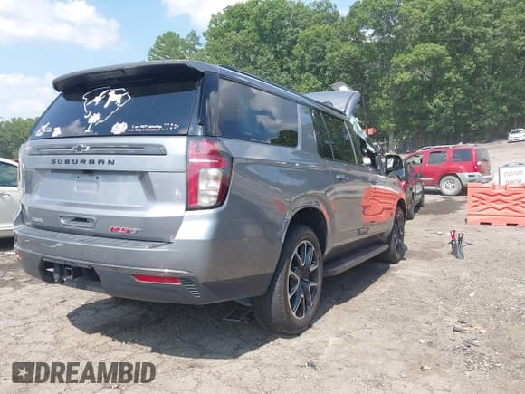 ✅ 2022 Chevrolet Suburban • VIN: 1GNSCEKT2NR124124 • Lot: 42671471. Wystawiony na IAAI z przebiegiem Nie podano. Bezpłatny archiwum sprzedaży aukcyjnych z USA i szczegółowy raport historii pojazdu na DreamBid. Zdjęcie 4.