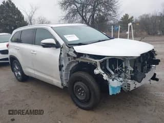 ✅ 2018 Toyota Highlander Limited • VIN: 5TDDZRFH6JS899857 • Lot: 41492515. Wystawiony na IAAI z przebiegiem 98 929 mil. Bezpłatny archiwum sprzedaży aukcyjnych z USA i szczegółowy raport historii pojazdu na DreamBid. Zdjęcie 1.