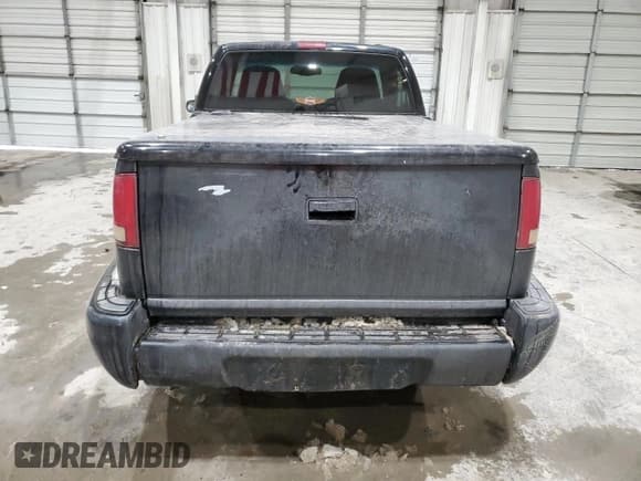 ✅ 2002 GMC Sonoma SLS • VIN: 1GTCS14WX28239250 • Лот: 46291075. Опубликован ранее на Copart с пробегом 186 402 миль. Бесплатный доступ к архиву аукционных продаж из США и подробный отчёт об истории автомобиля на DreamBid. Изображение 6.