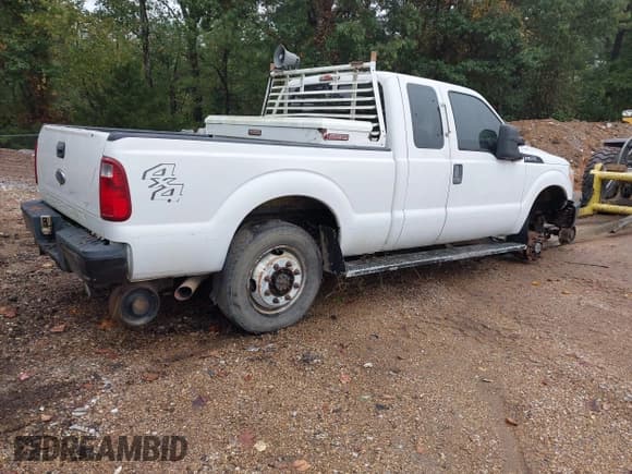 ✅ 2011 Ford F-250 XL • VIN: 1FT7X2B69BEA80380 • Lot: 40670990. Listed on IAAI with 328,503 mi. Free auction sales archive from the USA and detailed vehicle history report at DreamBid. Image 4.