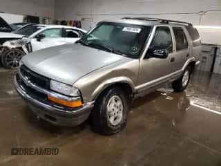 2000 Chevrolet Blazer LT z VIN 1GNDT13W3Y2216351, wystawiony jako Copart lot #79067624 z przebiegiem 176 317 mil mil oraz Szkoda całkowita • Salvage title. Historia ofert i sprzedaży dostępna na DreamBid. Obrazek 1.