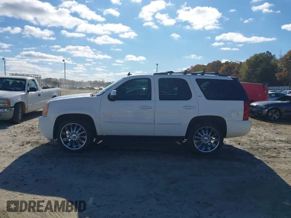 ✅ 2007 GMC Yukon SLE • VIN: 1GKFC13J07J308192 • Lot: 43637612. Wystawiony na IAAI z przebiegiem 154 494 mil. Bezpłatny archiwum sprzedaży aukcyjnych z USA i szczegółowy raport historii pojazdu na DreamBid. Zdjęcie 14.