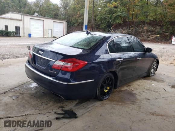 2012 Hyundai Genesis 3.8L z VIN KMHGC4DD2CU208190, wystawiony jako Copart lot #78205384 z przebiegiem 241 559 mil mil oraz Szkoda całkowita • Salvage title. Historia ofert i sprzedaży dostępna na DreamBid. Obrazek 3.